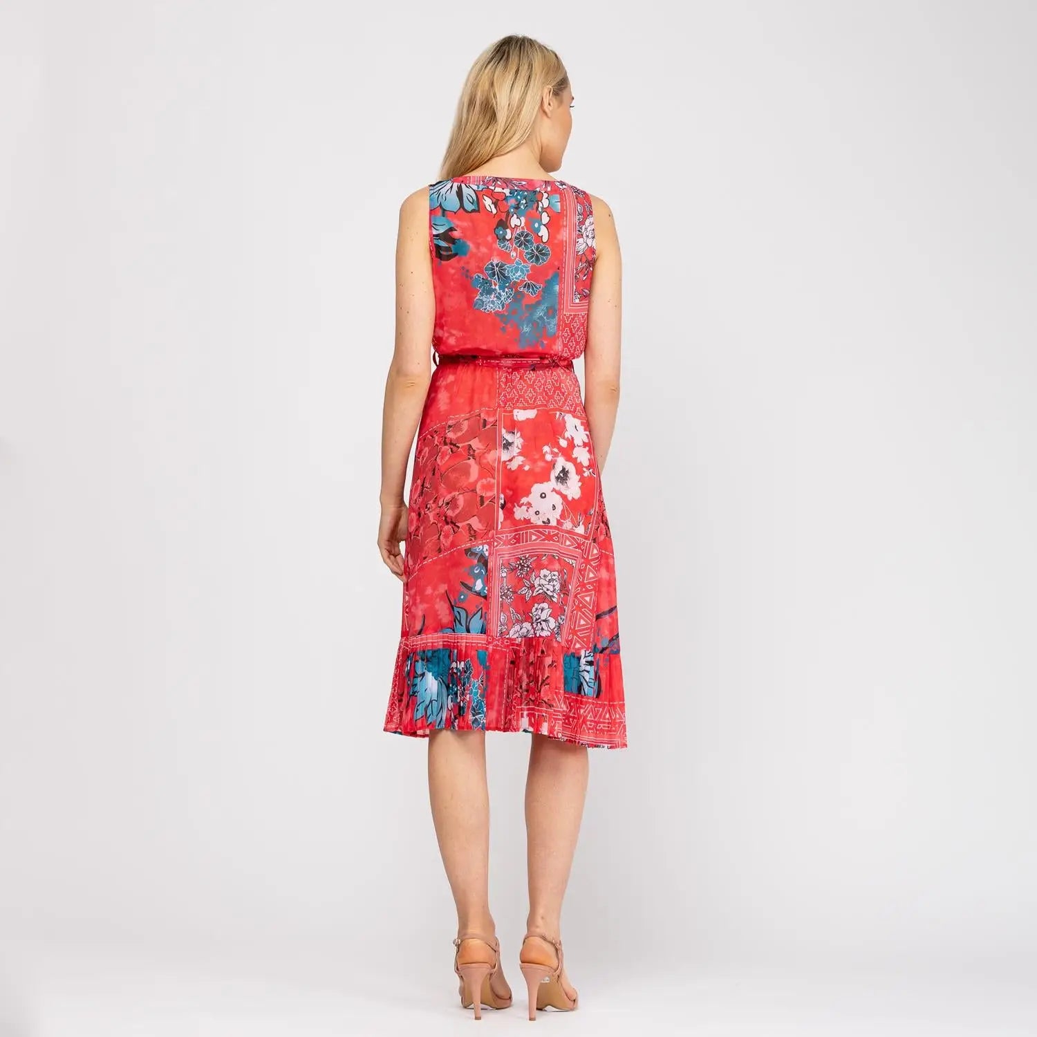 NIZA-Midi-jurk met geplooide ruches en v-hals-koraa